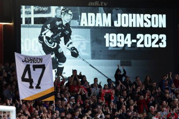 People have been paying tribute to the late hockey player across the globe. Credit: Matthew Ashton - AMA/Getty Images