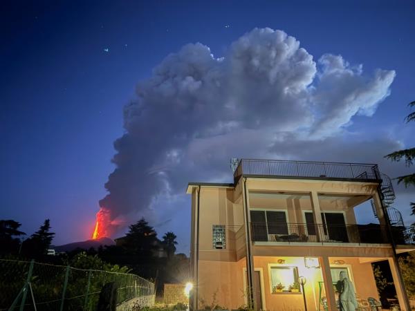 埃特纳火山活动结束后，西西里岛的卡塔尼亚机场恢复服务 