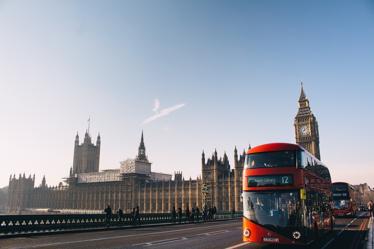 英国与印度，疫情下的挑战与应对