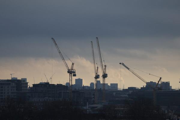 英国经济在4月份放缓至停滞，这对Sunak来说是一个糟糕的时机 