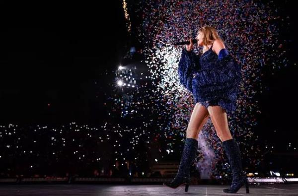 A fan has tragically died before a Taylor Swift concert. Credit: Hector Vivas/TAS23/Getty Images for TAS Rights Management