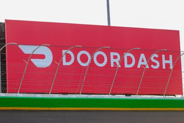 DoorDashers can receive a 'pre-tip' when the order is placed. Credit: Chris McDill/Icon Sportswire via Getty Images