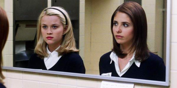 Kathryn (Sarah Michelle Gellar) and Annette (Reese Witherspoon) in Cruel Intentions